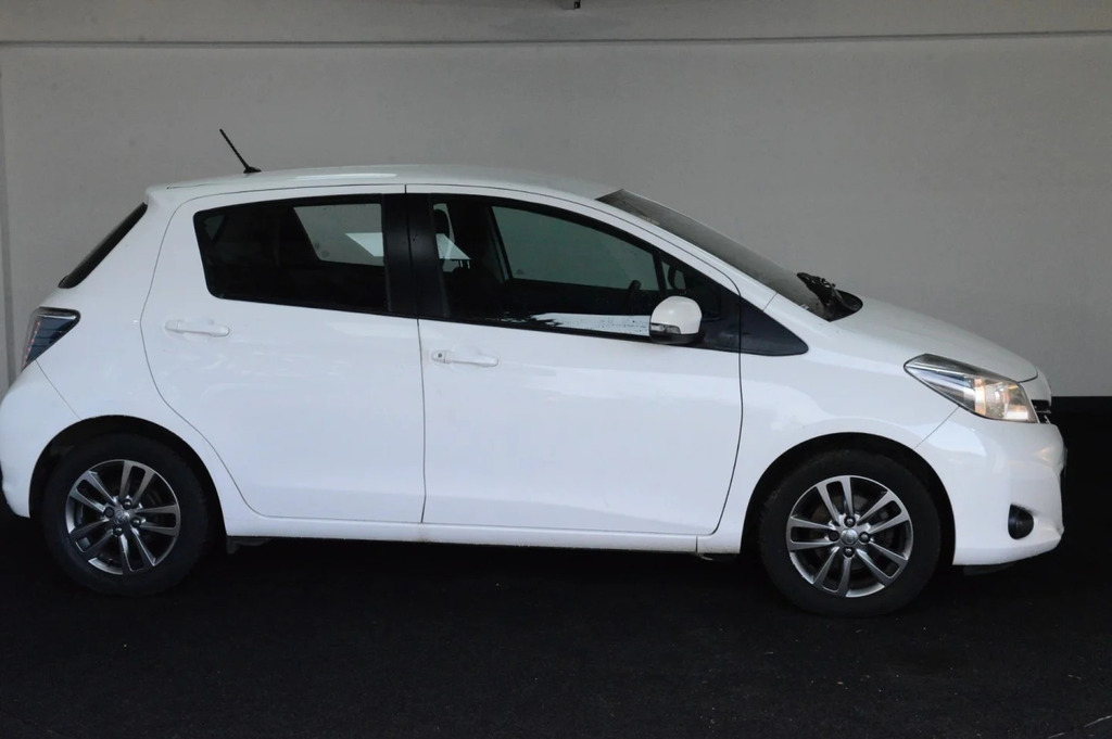 Toyota Yaris Vvt-i Icon Plus White #5