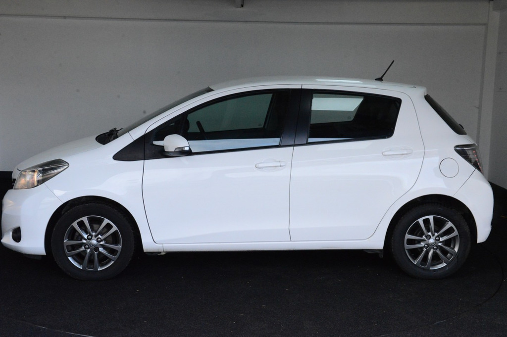 Toyota Yaris Vvt-i Icon Plus White #6
