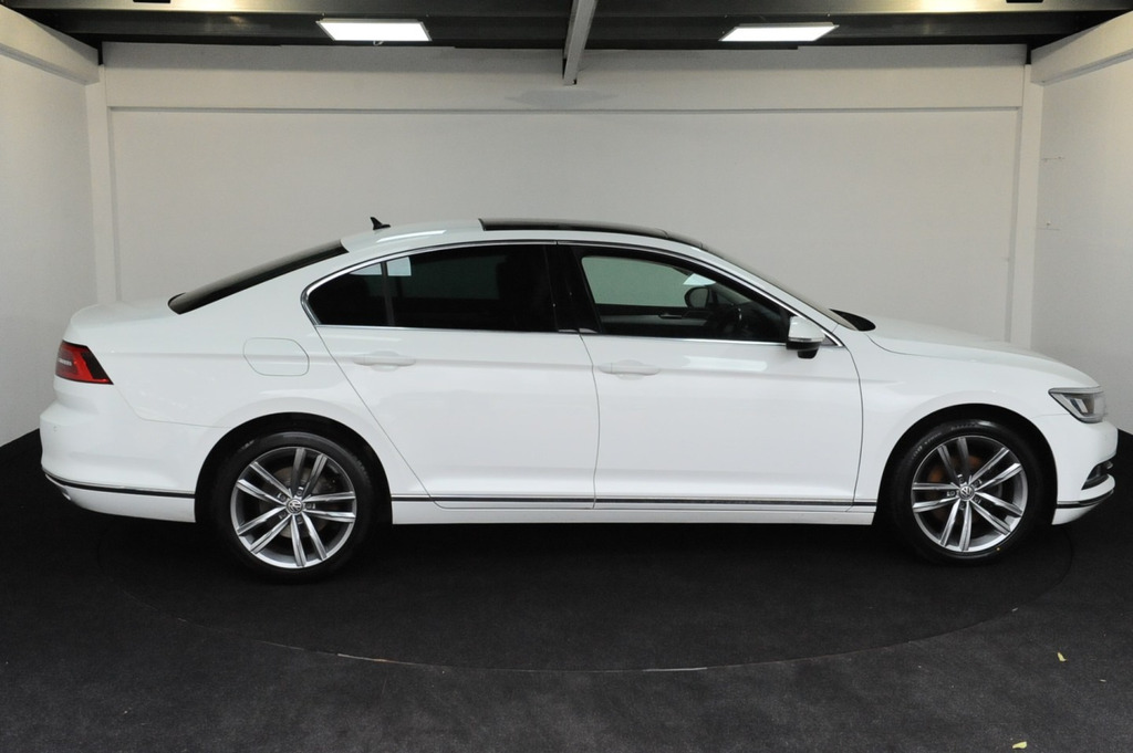 Volkswagen Passat Gt Tsi Evo Desg White #3