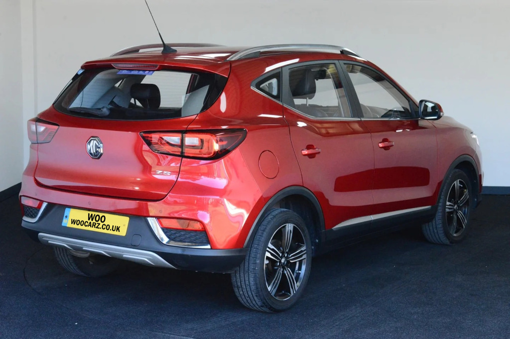 MG ZS Exclusive Red #5
