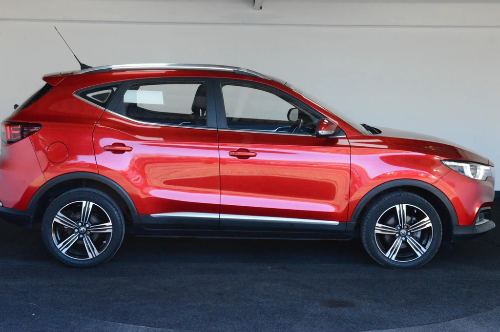 MG ZS Exclusive Red #4