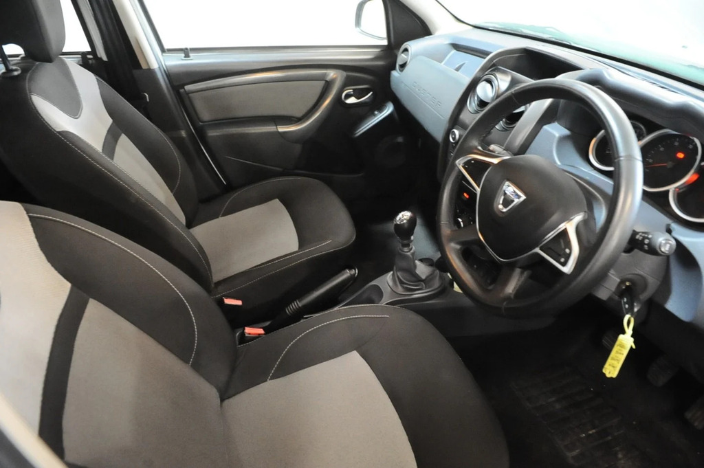 Dacia Duster Laureate Dci White #6