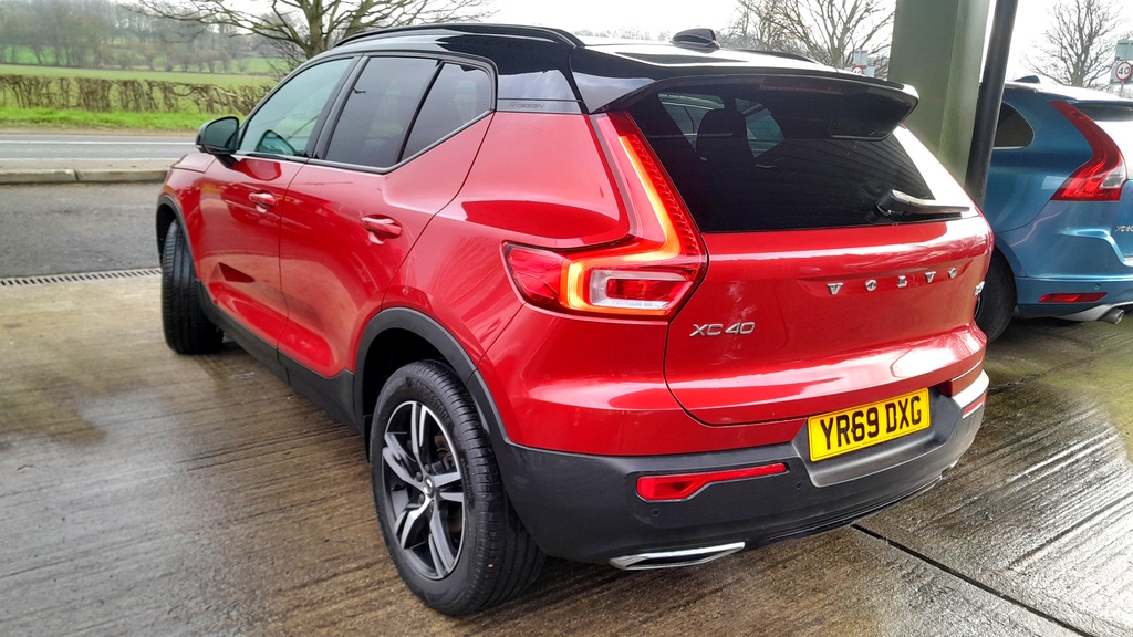 Volvo XC40 Vehicle Details Price - 16995 Make Volvo Model YR69DXG Red #3