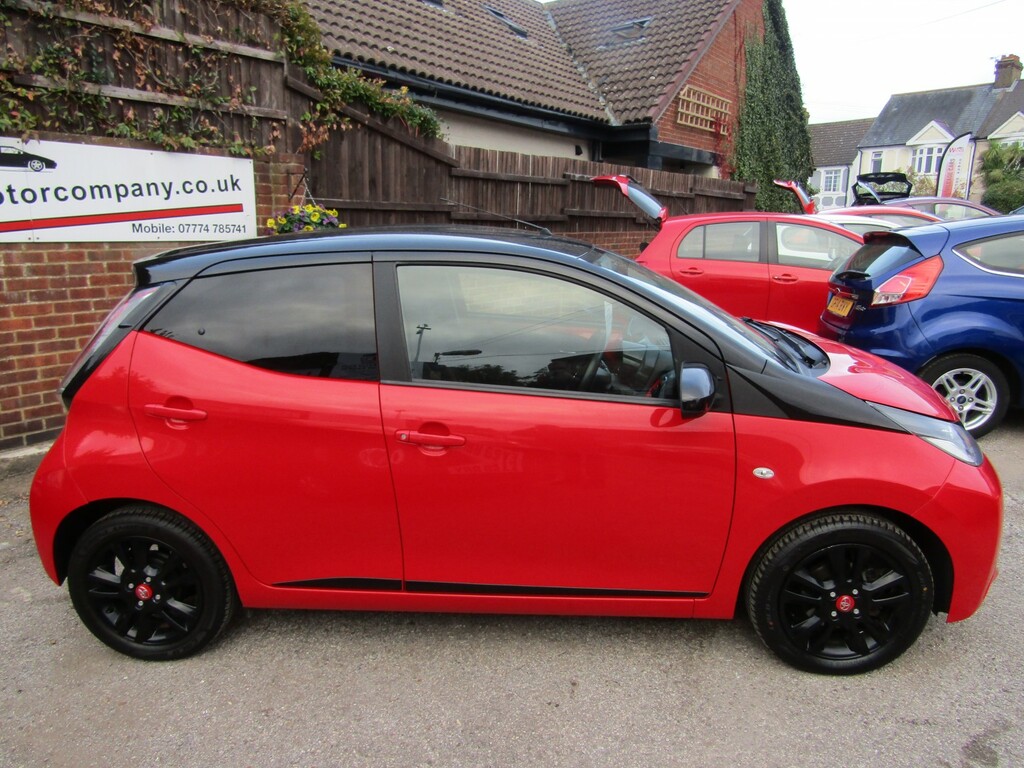 Toyota Aygo 1.0 Vvt-i X-cite 4 Red Bi-tone One Former Keeper O SB67UEH Red #2