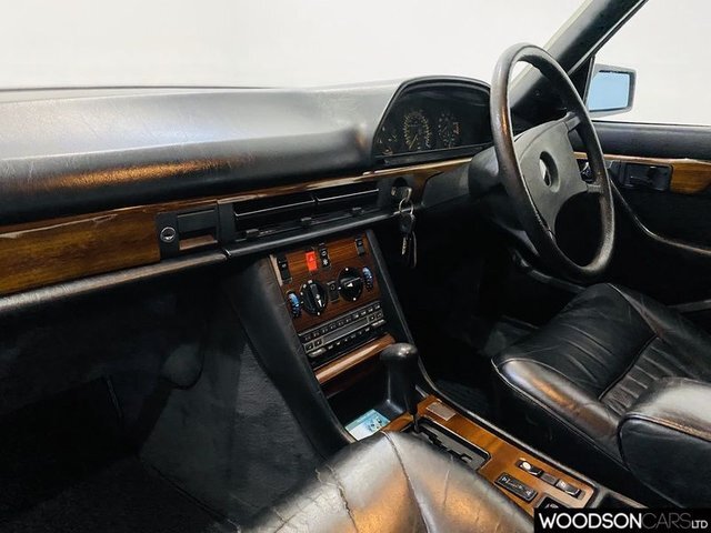Mercedes-Benz 500 Saloon Blue #19