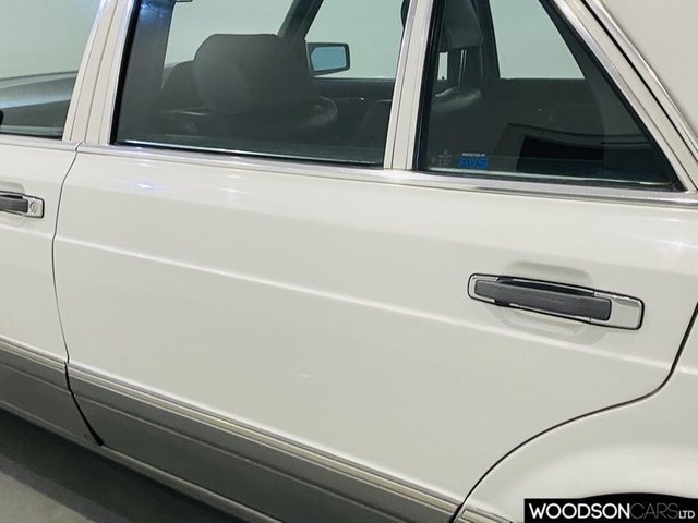 Mercedes-Benz 500 Saloon Blue #11