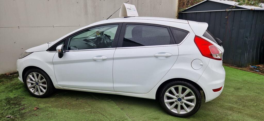 Ford Fiesta Titanium White #4