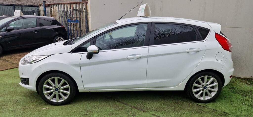 Ford Fiesta Titanium White #6