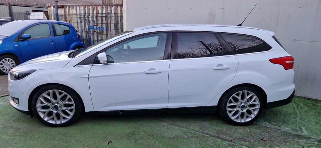 Ford Focus Titanium X EJ66XUG White #5