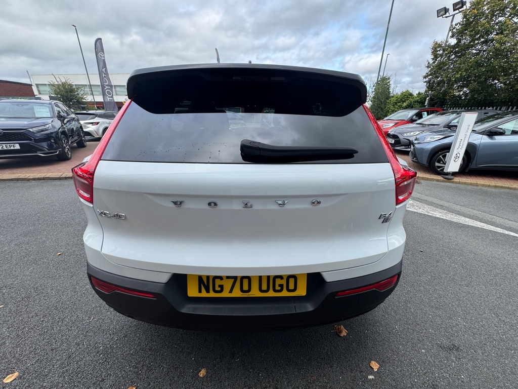 Volvo XC40 2.0 B4p R Design Awd NG70UGO White #5