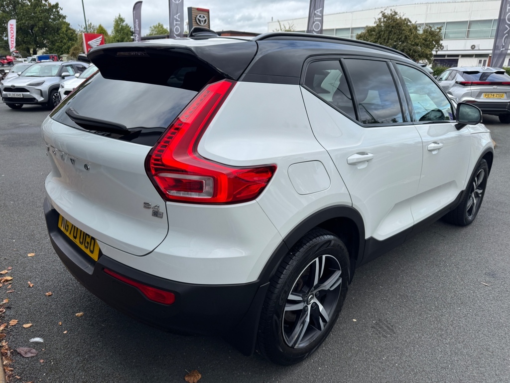 Volvo XC40 2.0 B4p R Design Awd NG70UGO White #4