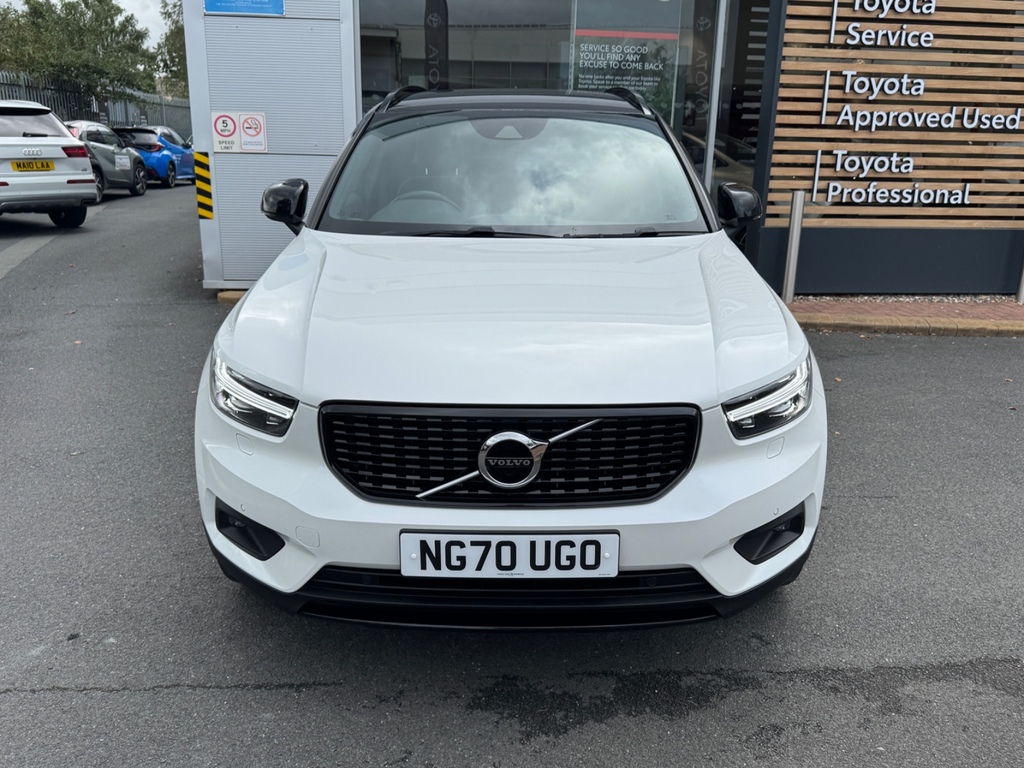 Volvo XC40 2.0 B4p R Design Awd NG70UGO White #2