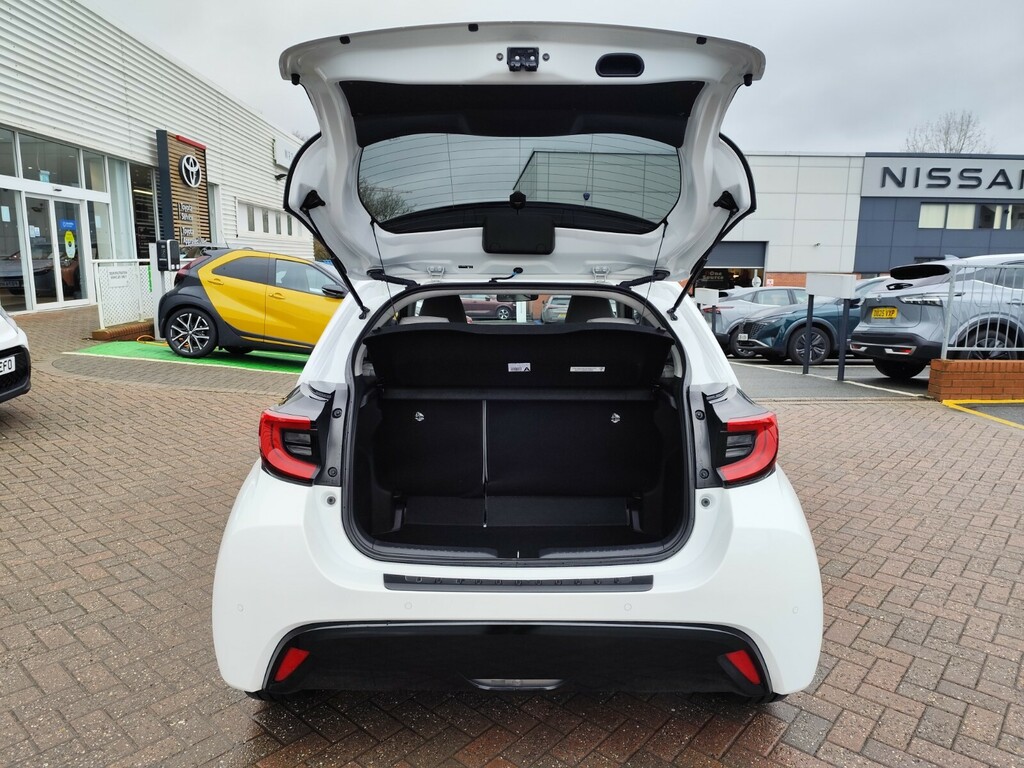 Toyota Yaris 1.5 Hybrid Excel Cvt DV73XUF White #5