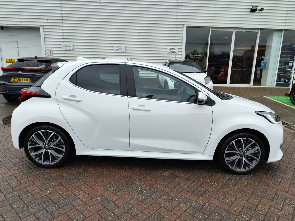 Toyota Yaris 1.5 Hybrid Excel Cvt DV73XUF White #2