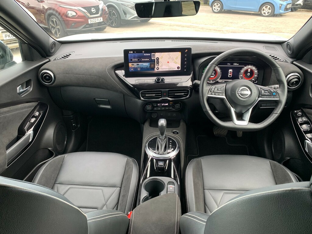 Nissan Juke 1.6 Hybrid Tekna OW74HNH White #2