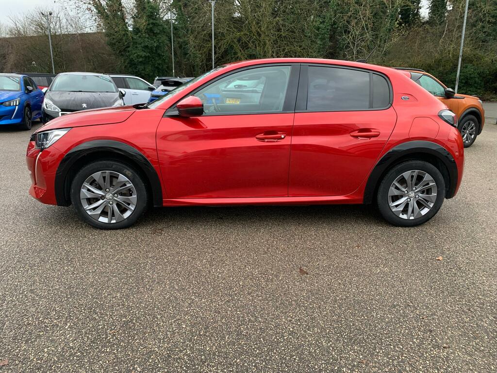 Peugeot e-208 Allure Red #4