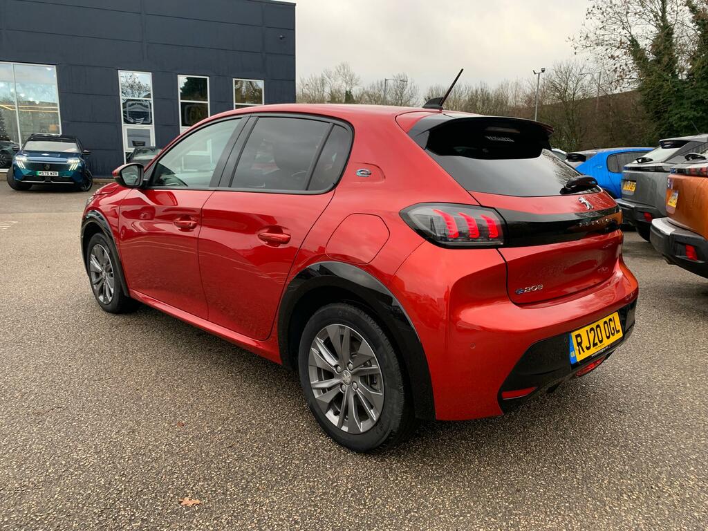 Peugeot e-208 Allure Red #5