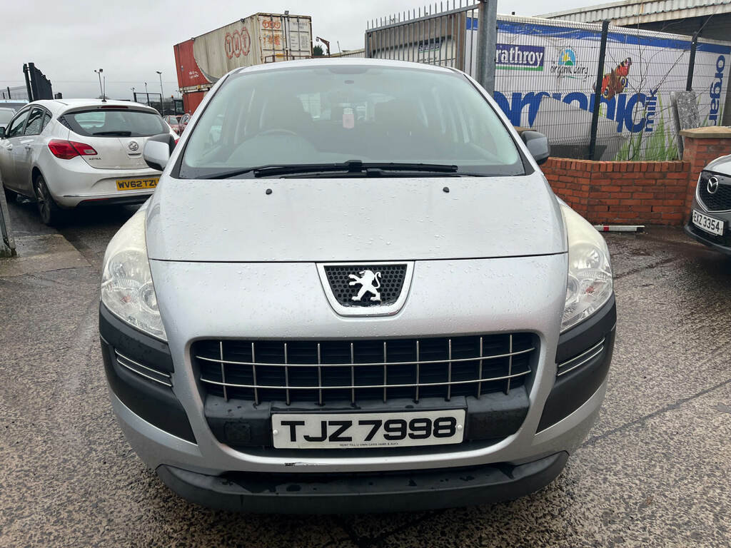 Peugeot 3008 1.6 Hdi 112 Access TJZ7998 Silver #2