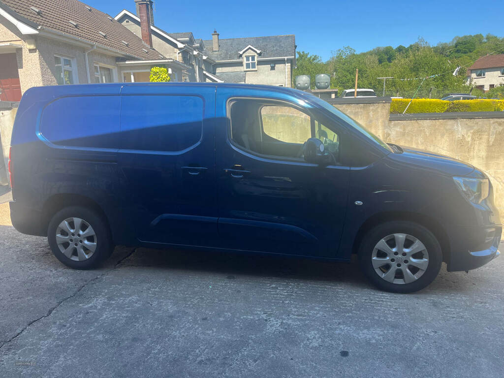 Vauxhall Combo 2300 1.5 Turbo D 100Ps H1 Le Nav Van KN69OLB Blue #2