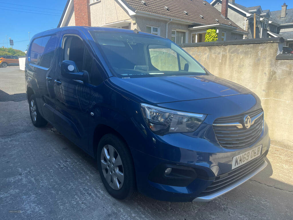 Vauxhall Combo 2300 1.5 Turbo D 100Ps H1 Le Nav Van Blue