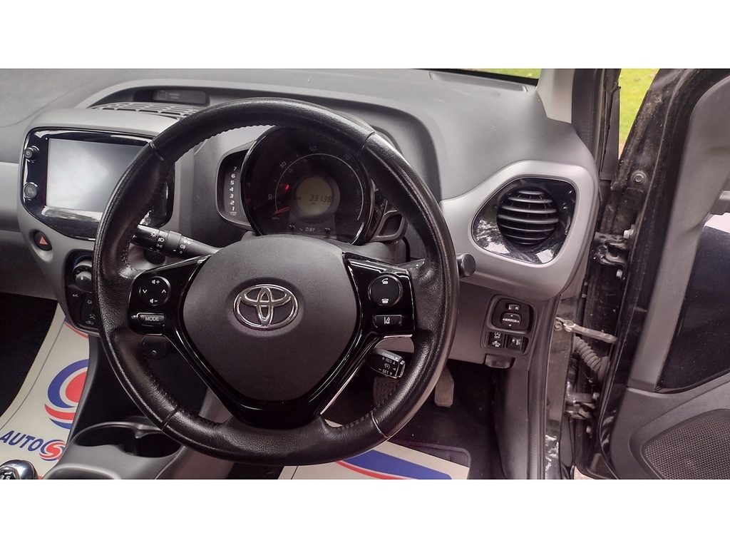 Toyota Aygo Vvt-i X-play FG71HDK Black #6