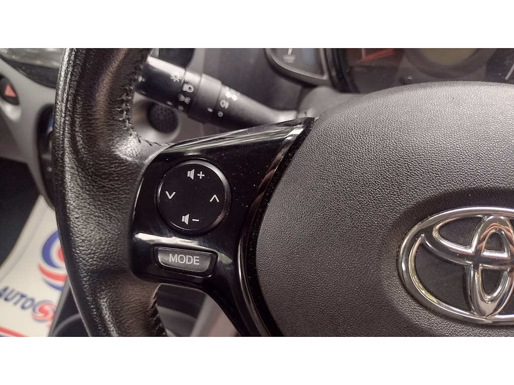 Toyota Aygo Vvt-i X-play FG71HDK Black #4