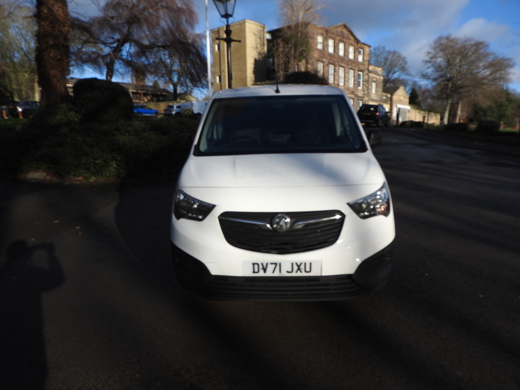 Vauxhall Combo 1.5 Turbo D 2300 Dynamic Panel Van Manu DV71JXU White #2