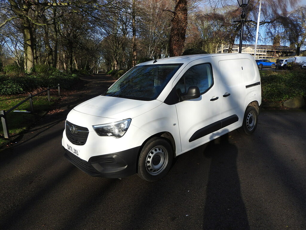 Vauxhall Combo 1.5 Turbo D 2300 Dynamic Panel Van Manu DV71JXU White #3