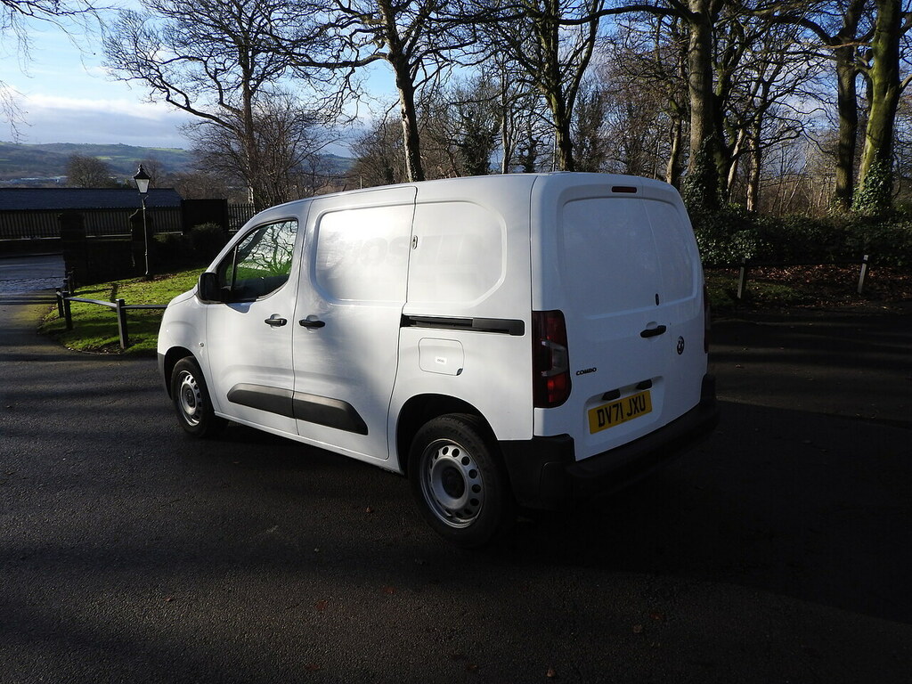 Vauxhall Combo 1.5 Turbo D 2300 Dynamic Panel Van Manu DV71JXU White #5