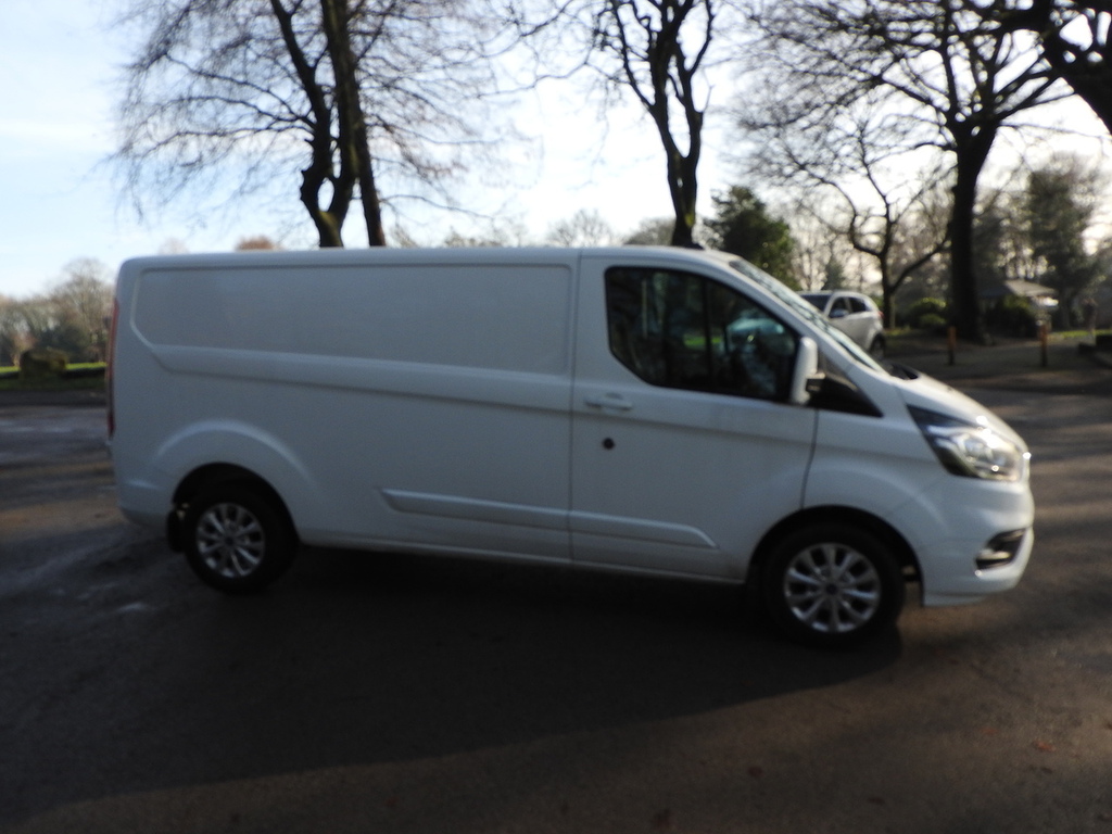 Ford Transit Custom 300 2.0 300 Ecoblue Limited Panel Van M White