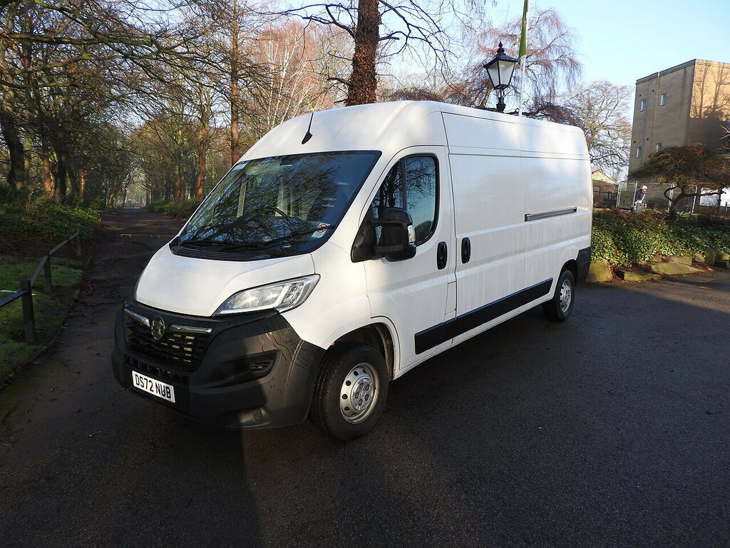 Vauxhall Movano Cdti 3500 2.2 Cdti 3500 Biturbo Dynamic Panel Van DS72NUB White #2