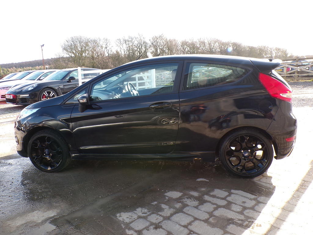 Ford Fiesta Metal Black #5