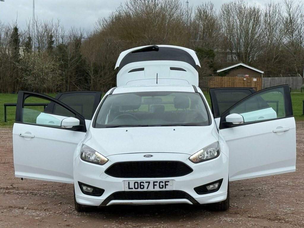 Ford Focus Hatchback LO67FGF White #6