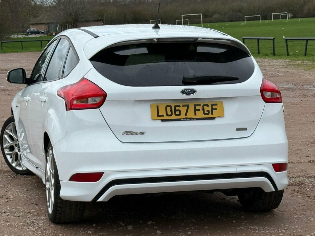 Ford Focus Hatchback LO67FGF White #4