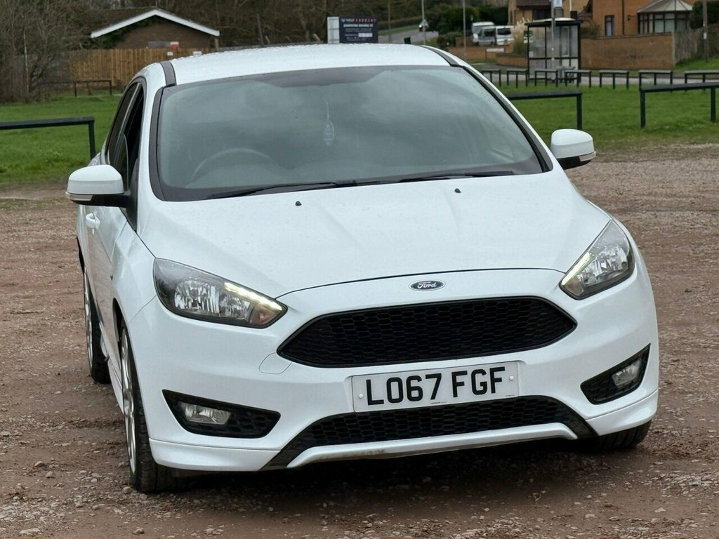 Ford Focus Hatchback LO67FGF White #5