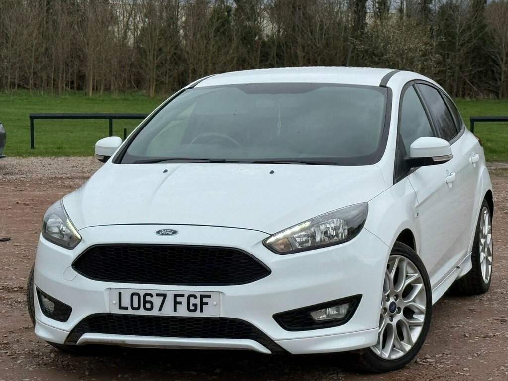 Ford Focus Hatchback LO67FGF White #3