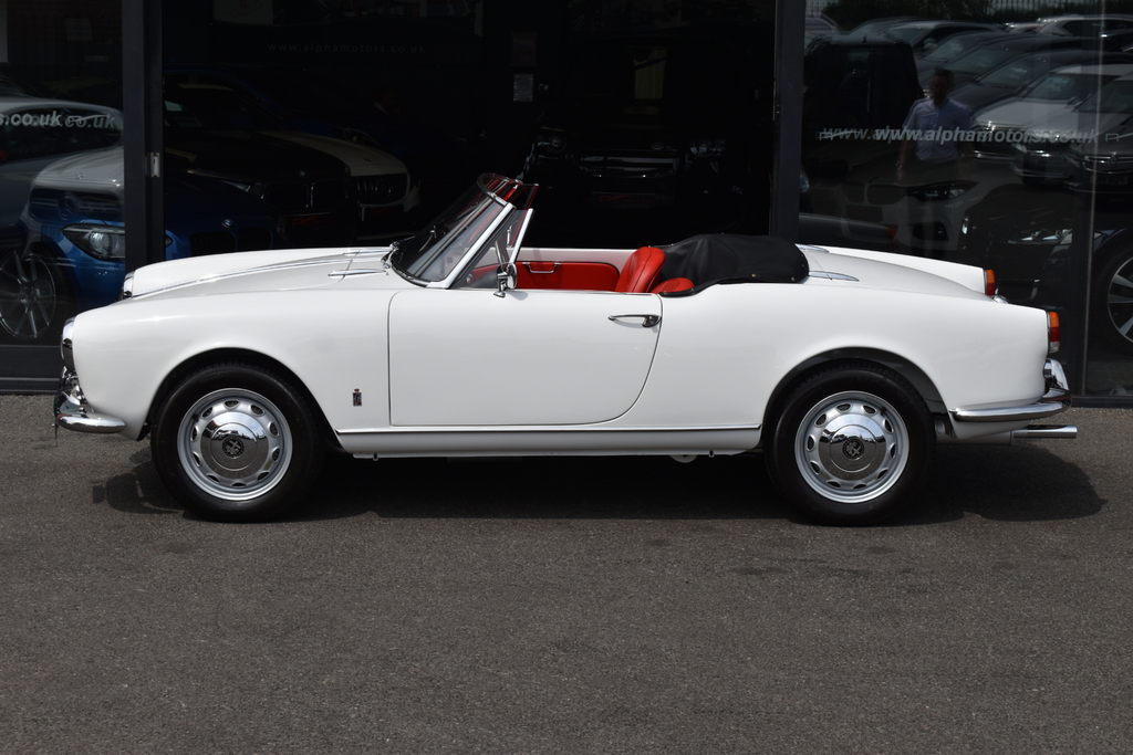 Alfa Romeo Giulietta Spider White #6