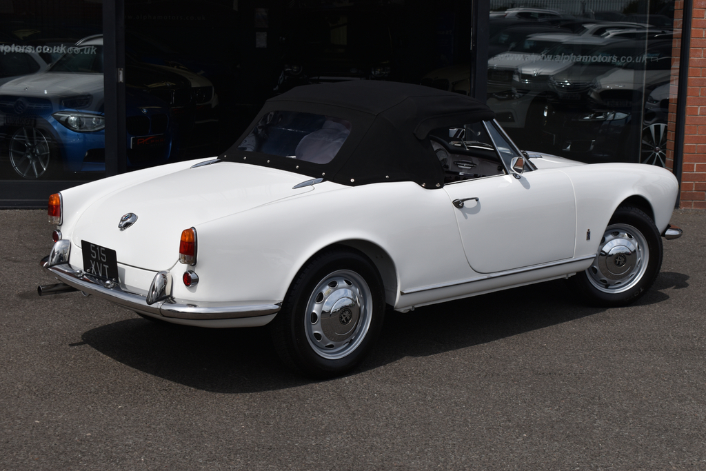 Alfa Romeo Giulietta Spider White #4