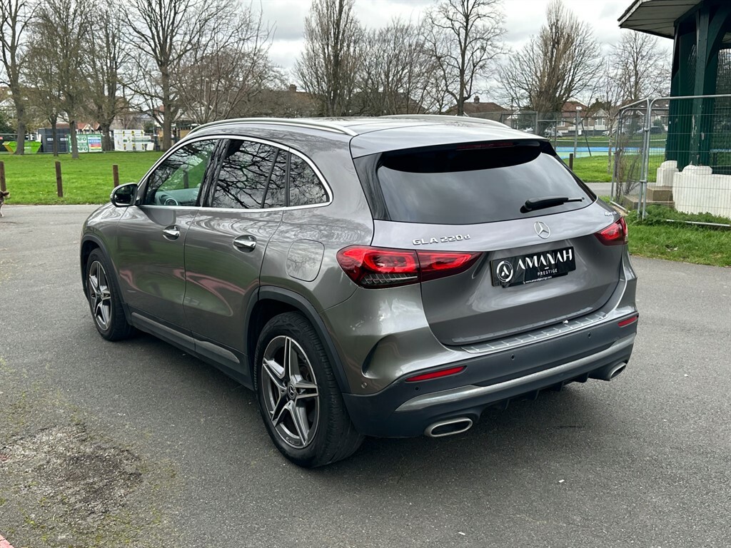 Mercedes-Benz GLA Class D 4Matic Amg Line Premium Plus VXZ5199 Grey #2