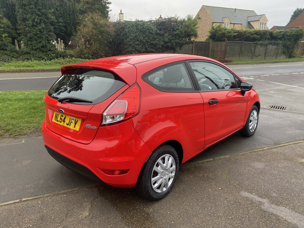 Ford Fiesta Hatchback 1.3 Studio 2014 NL64JFY Red #4