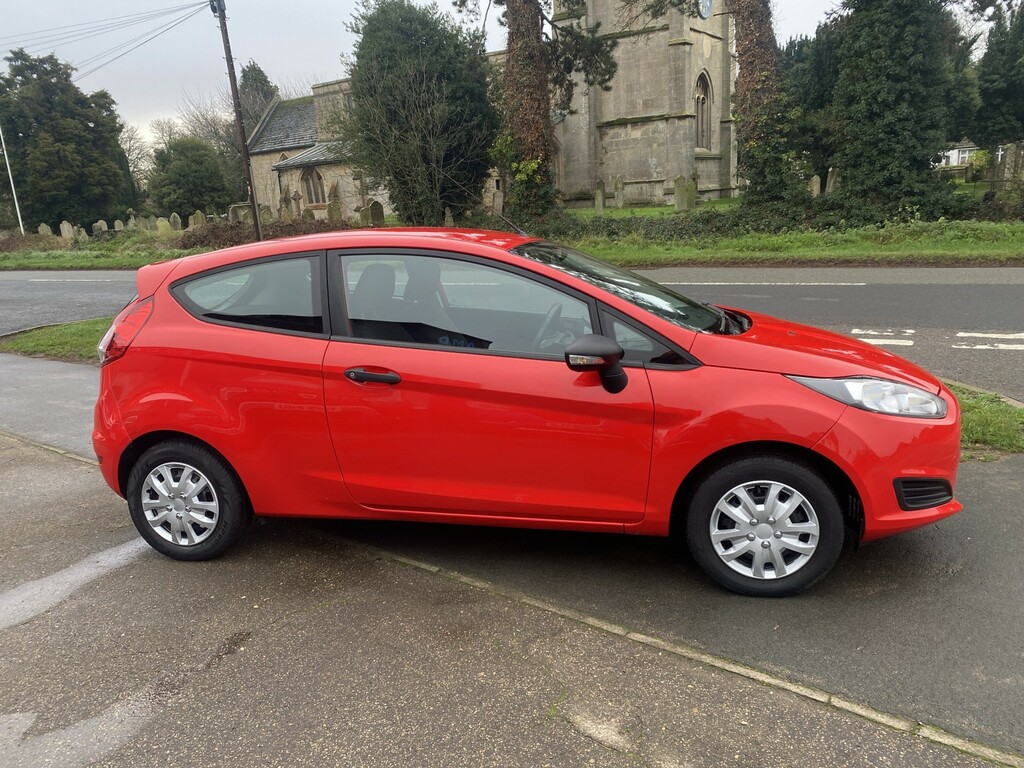 Ford Fiesta Hatchback 1.3 Studio 2014 NL64JFY Red #5