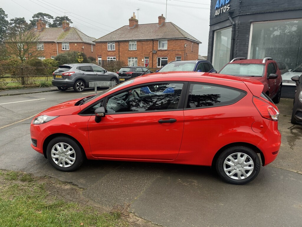 Ford Fiesta Hatchback 1.3 Studio 2014 Red