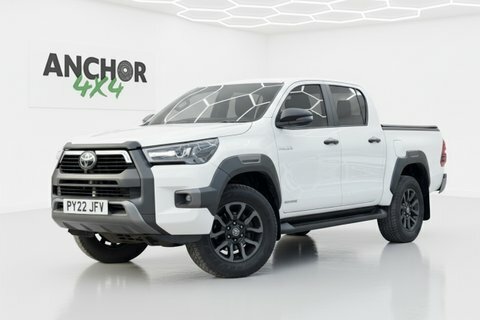 Toyota HILUX Invincible X White