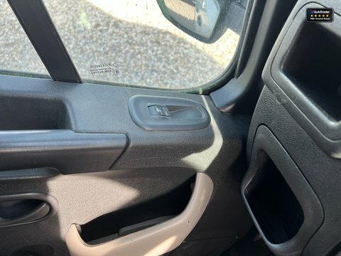 Nissan NV400  White #36