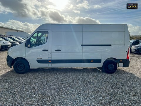 Nissan NV400  White #1