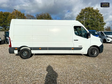 Nissan NV400  White #5