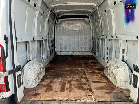 Nissan NV400  White #8