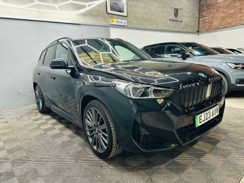 BMW iX1 30 66.5Kwh M EJ23AVW Black #3