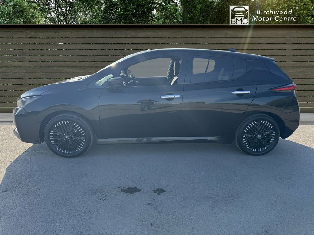 Nissan Leaf Hatchback DS72LFO Black #4