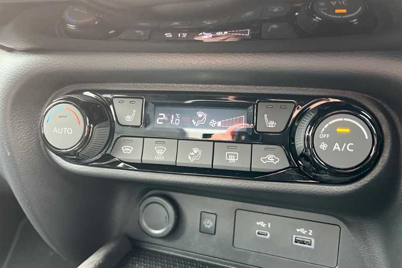 Nissan Juke 1.6 Hybrid Tekna Blue